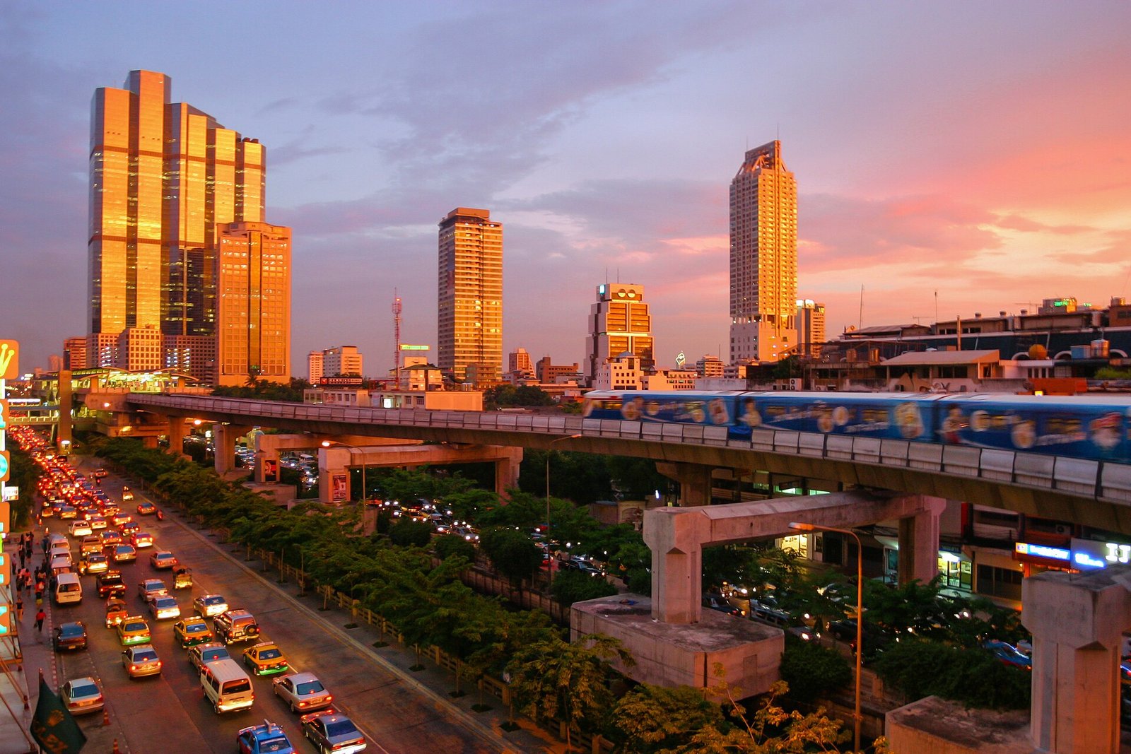 Bangkok, Chiang Mai, or Phuket: How to Divide Your Days in Thailand