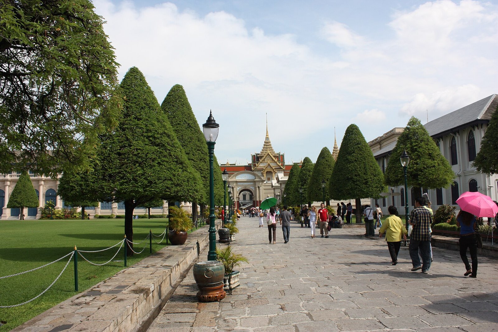 Bangkok for First-Time Visitors: How to See the City Without Feeling Overwhelmed
