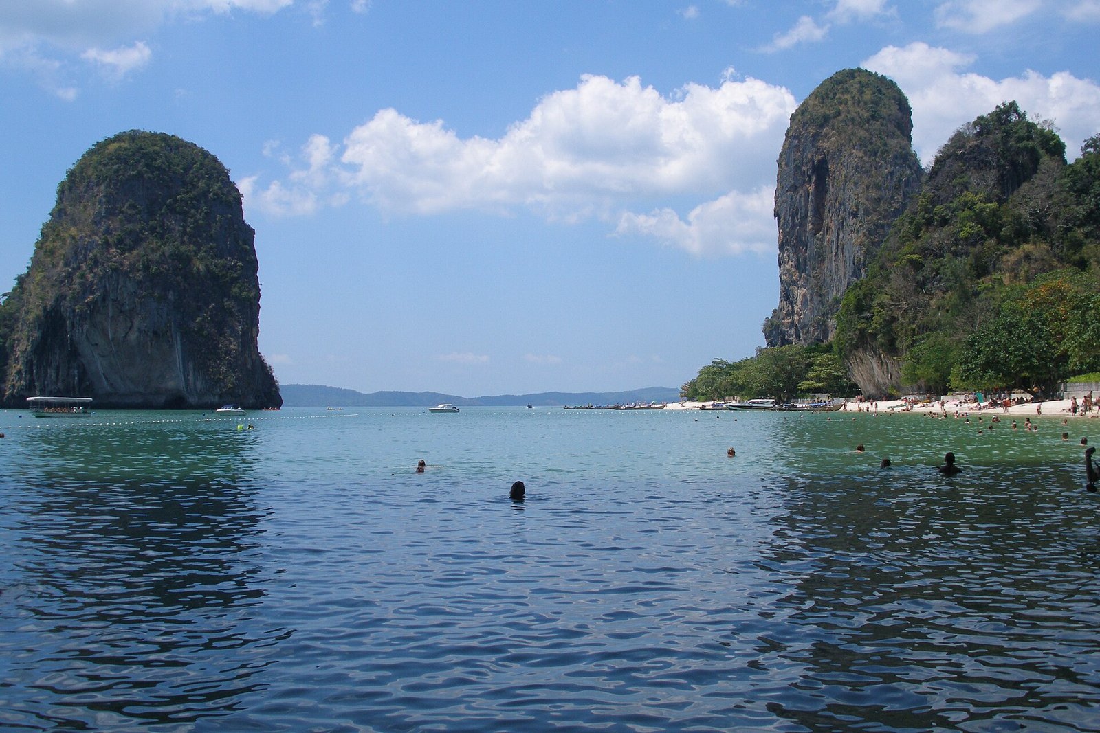 Krabi Island-Hopping Guide: Railay, Hong Islands, Phi Phi, and Private Boat Tips