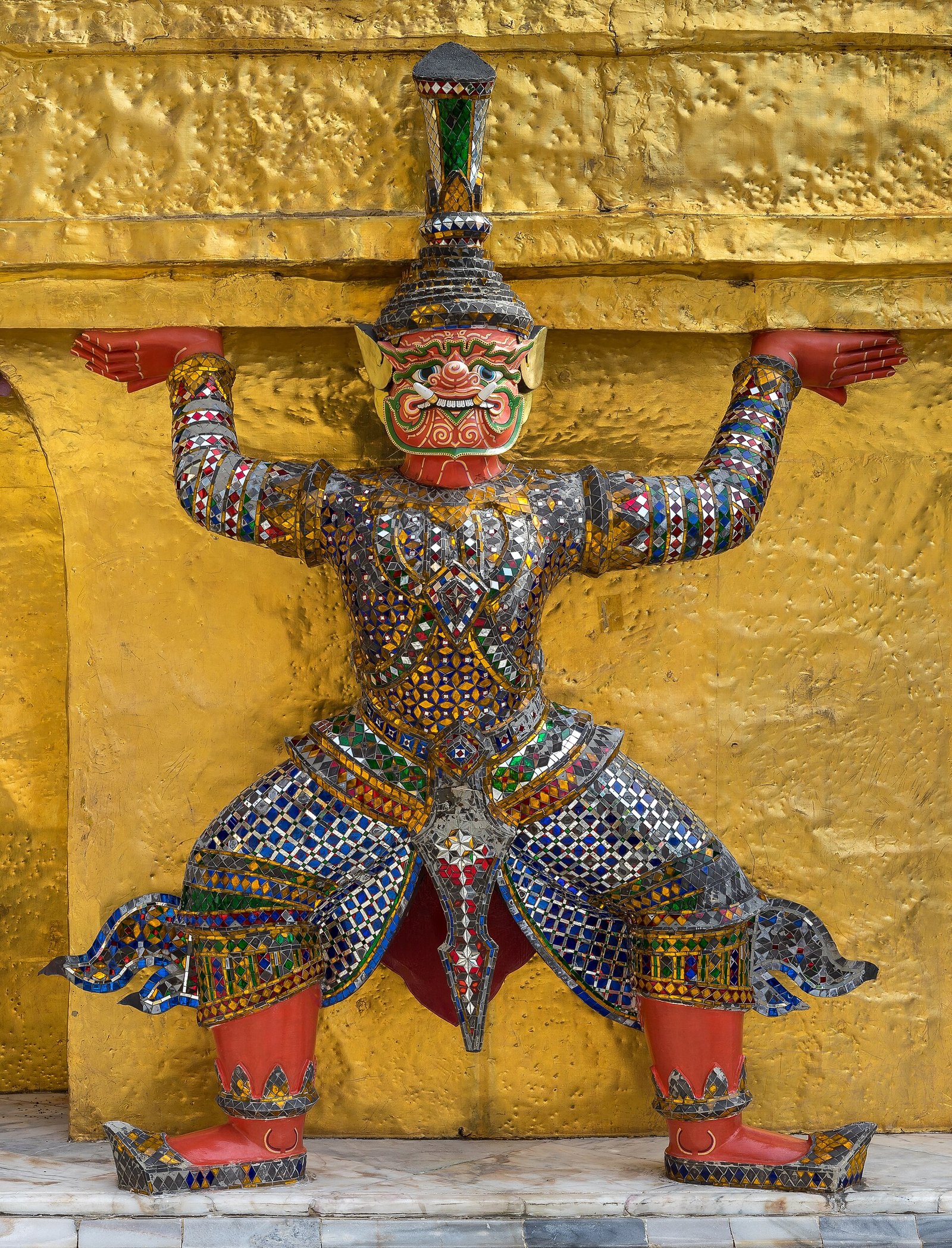 Thai Cultural Etiquette: Temple Dress, Tipping, Shoes, and Respectful Travel